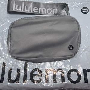 Lululemon everywhere belt bag - 1L silver drop / white